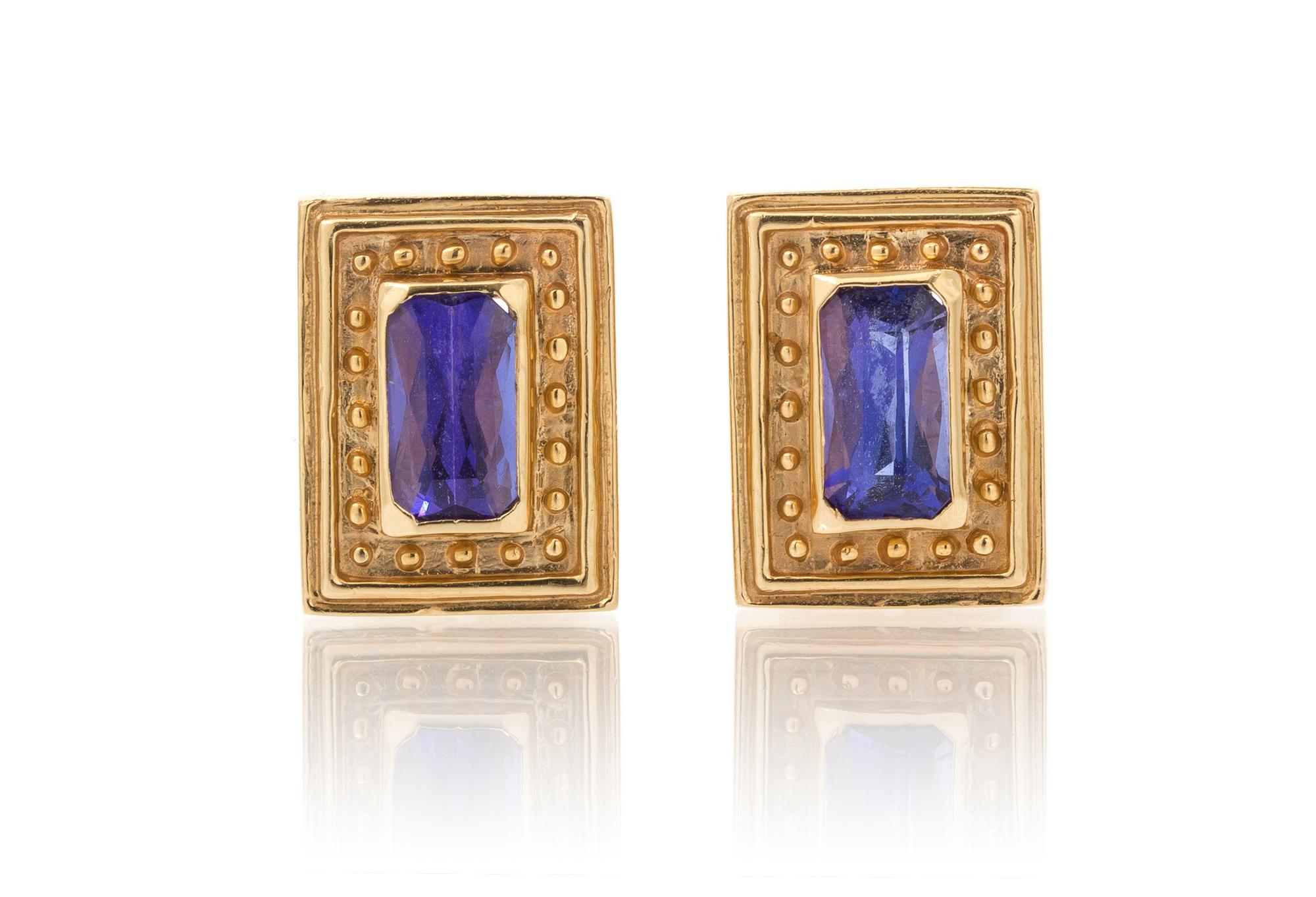A Pair of Yellow Gold and Tanzanite Earclips, 8.70 dwts.