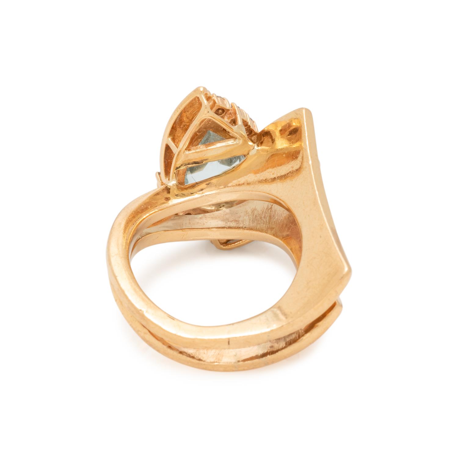 YELLOW GOLD, AQUAMARINE AND DIAMOND RING