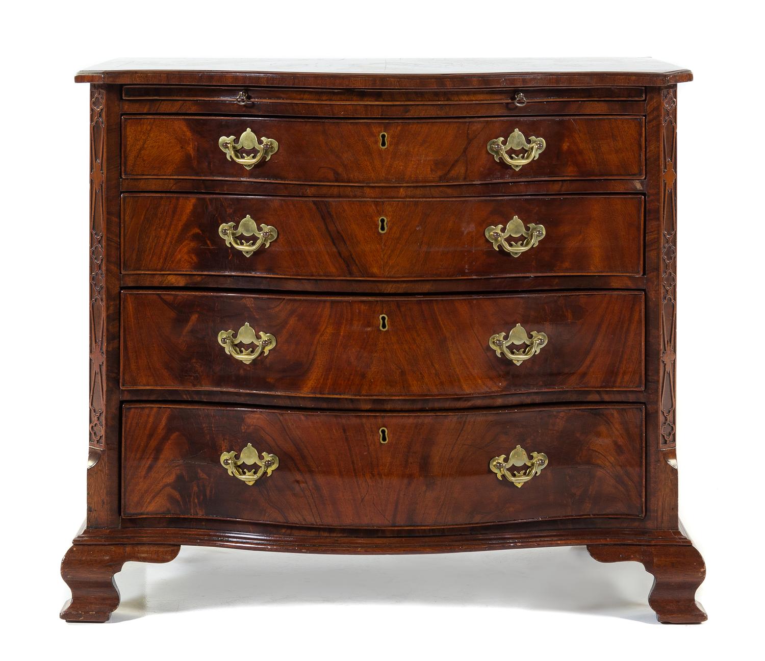 A George III Mahogany Bachelor's Chest Height 30 1/2 x width 33 3/4 x depth 21 3/4 inches. — EARLY 19TH CENTURY