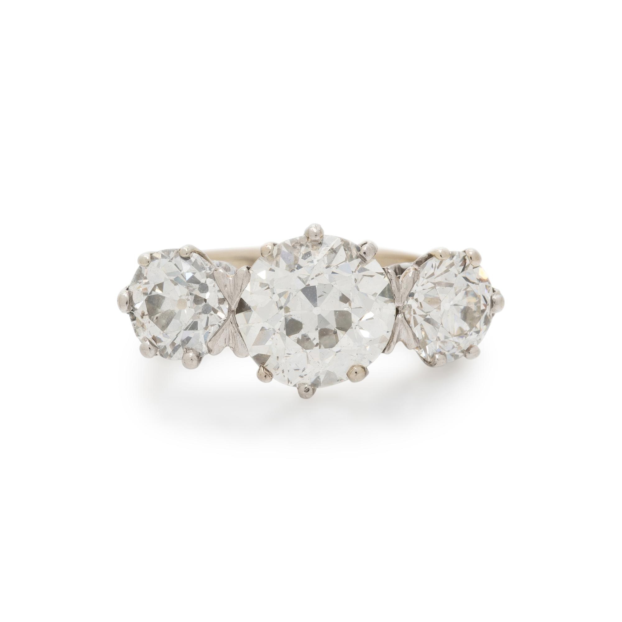 DIAMOND AND WHITE GOLD RING