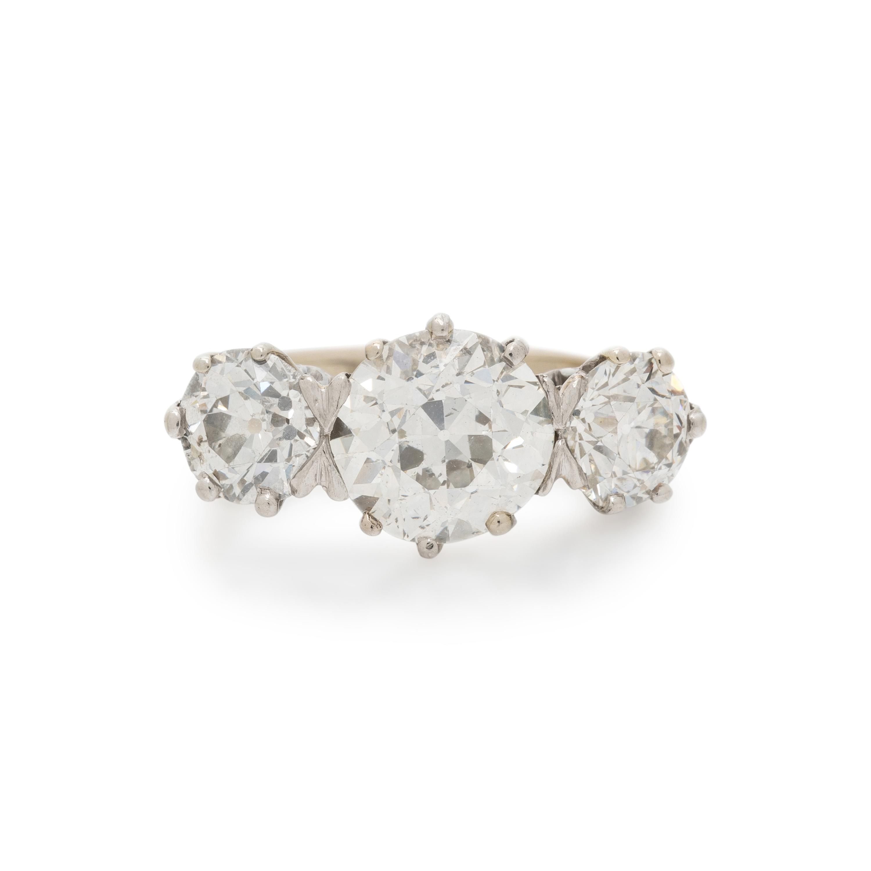 DIAMOND AND WHITE GOLD RING