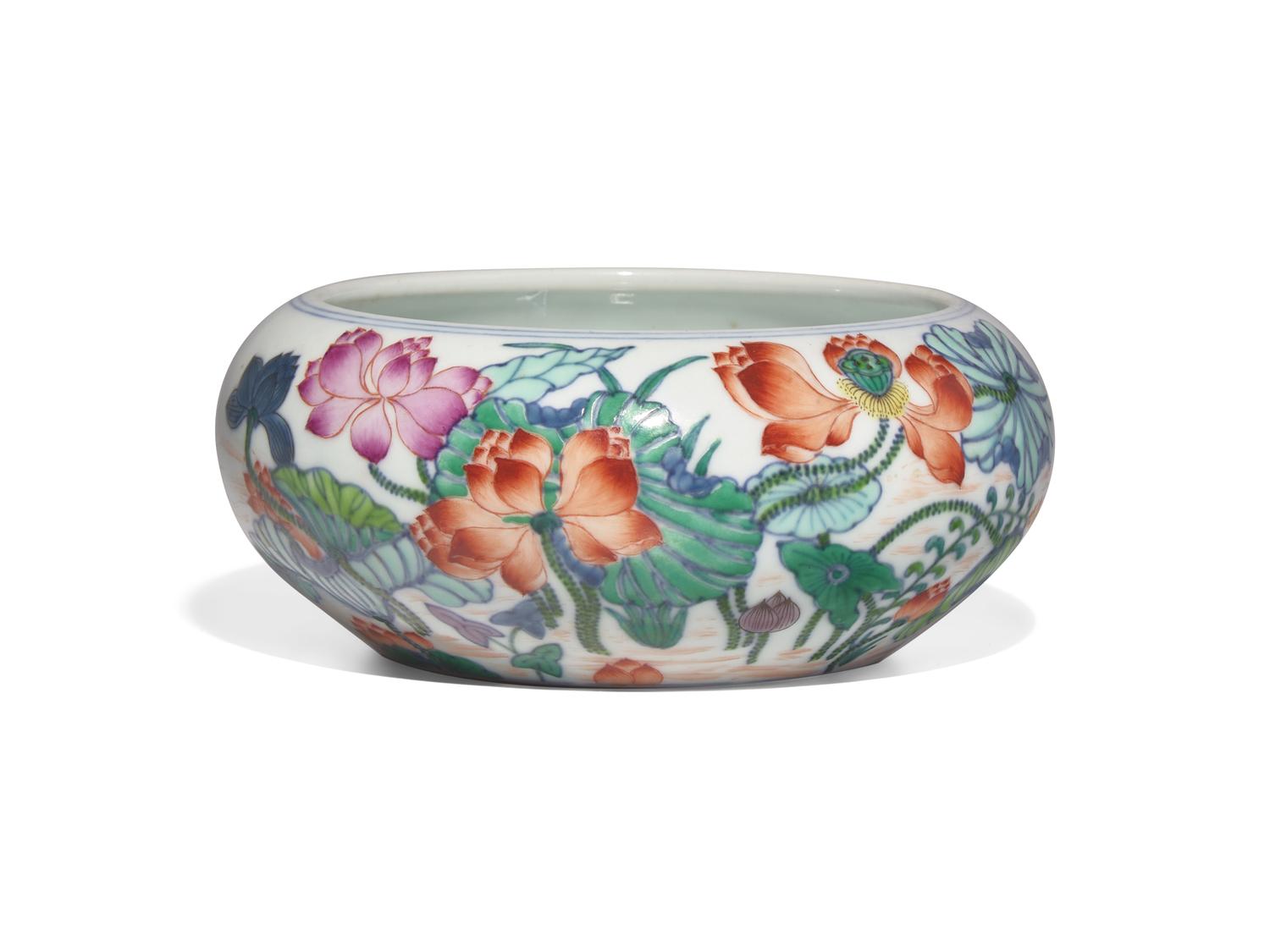 A Finely Decorated Famille Rose"Lotus Pond" Brush Washer, Miaoyuantang Mark