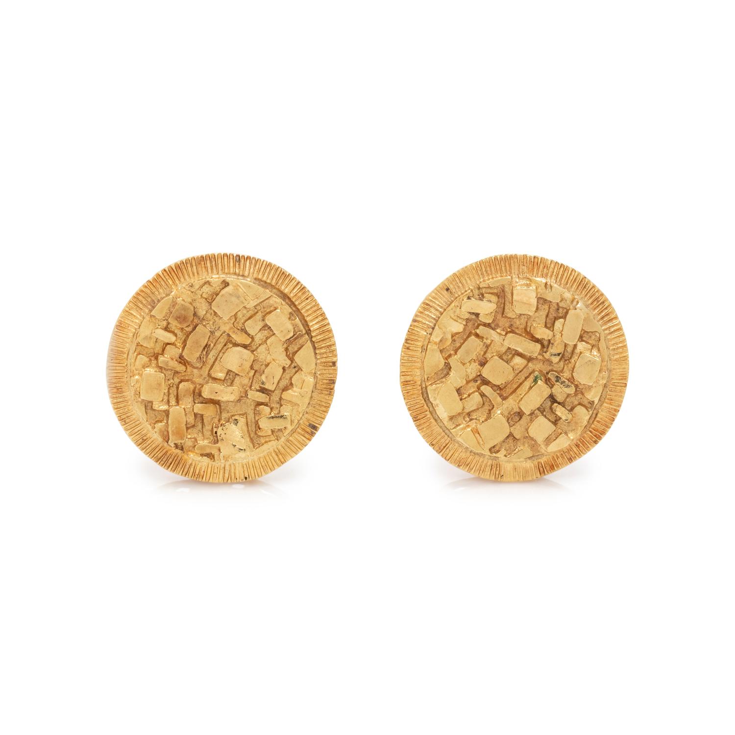 A PAIR OF YELLOW GOLD CUFFLINKS