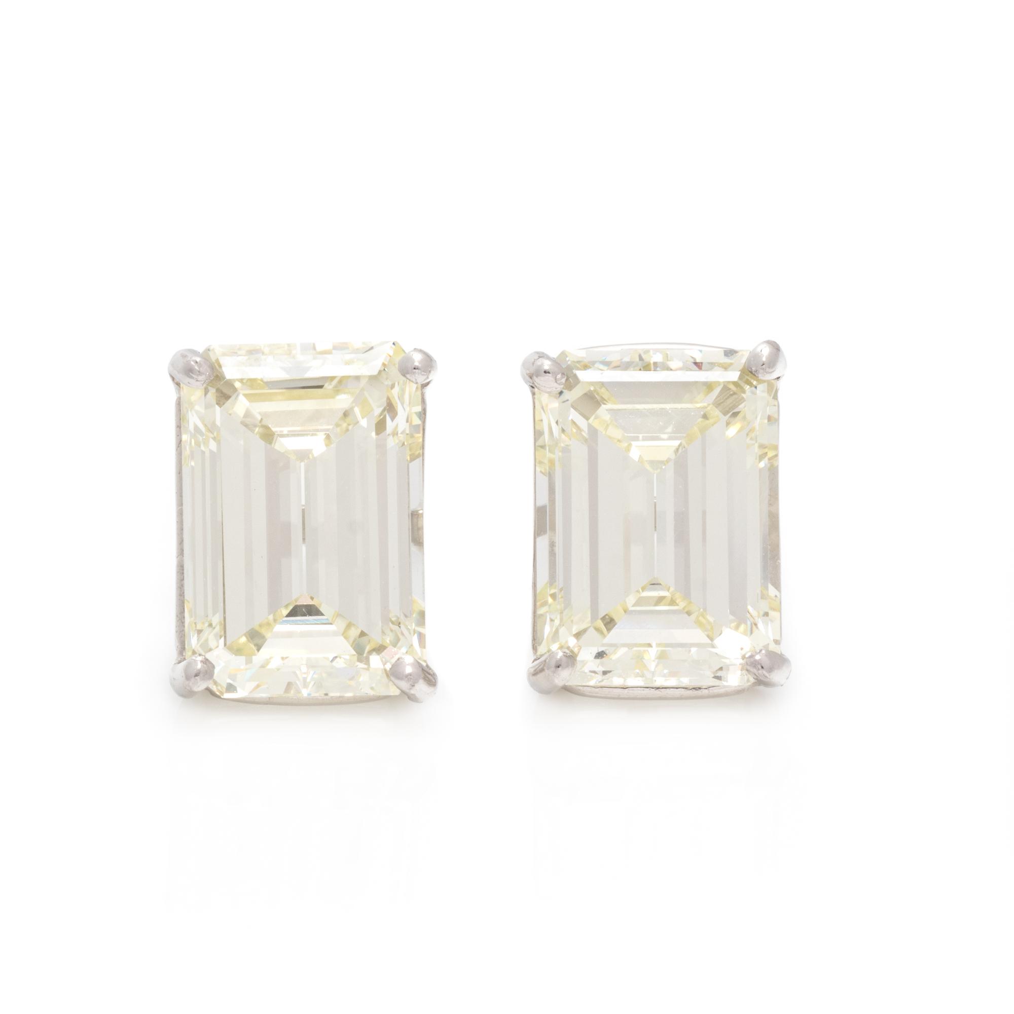 DIAMOND STUD EARRINGS