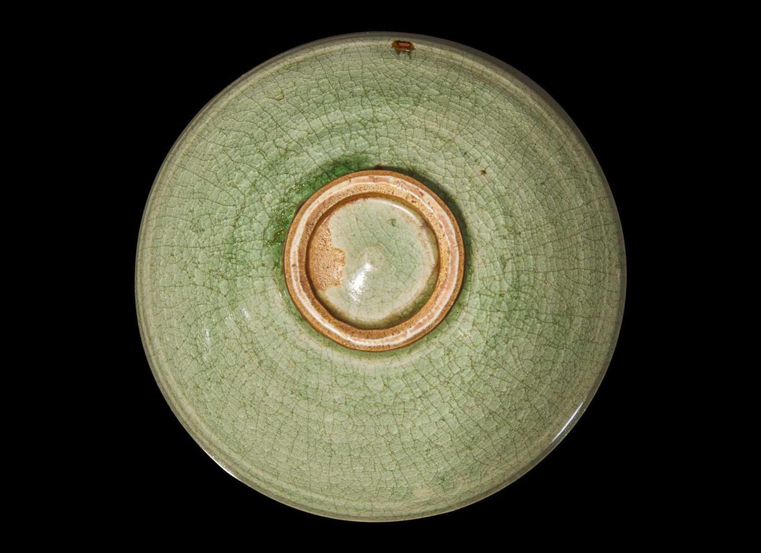 A celadon-glazed bowl 青釉盌