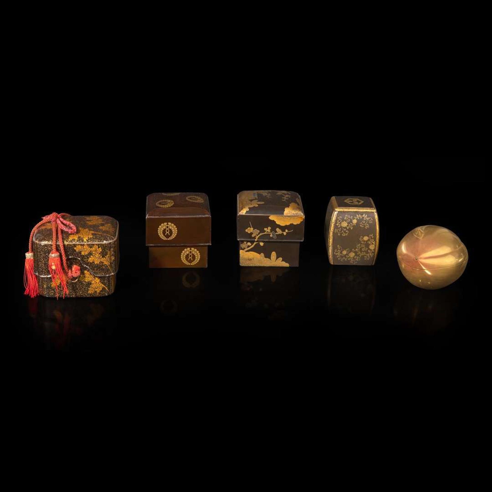 A group of five assorted Japanese lacquer boxes with covers 日本漆器盖盒五件 Edo to Taisho period ?????