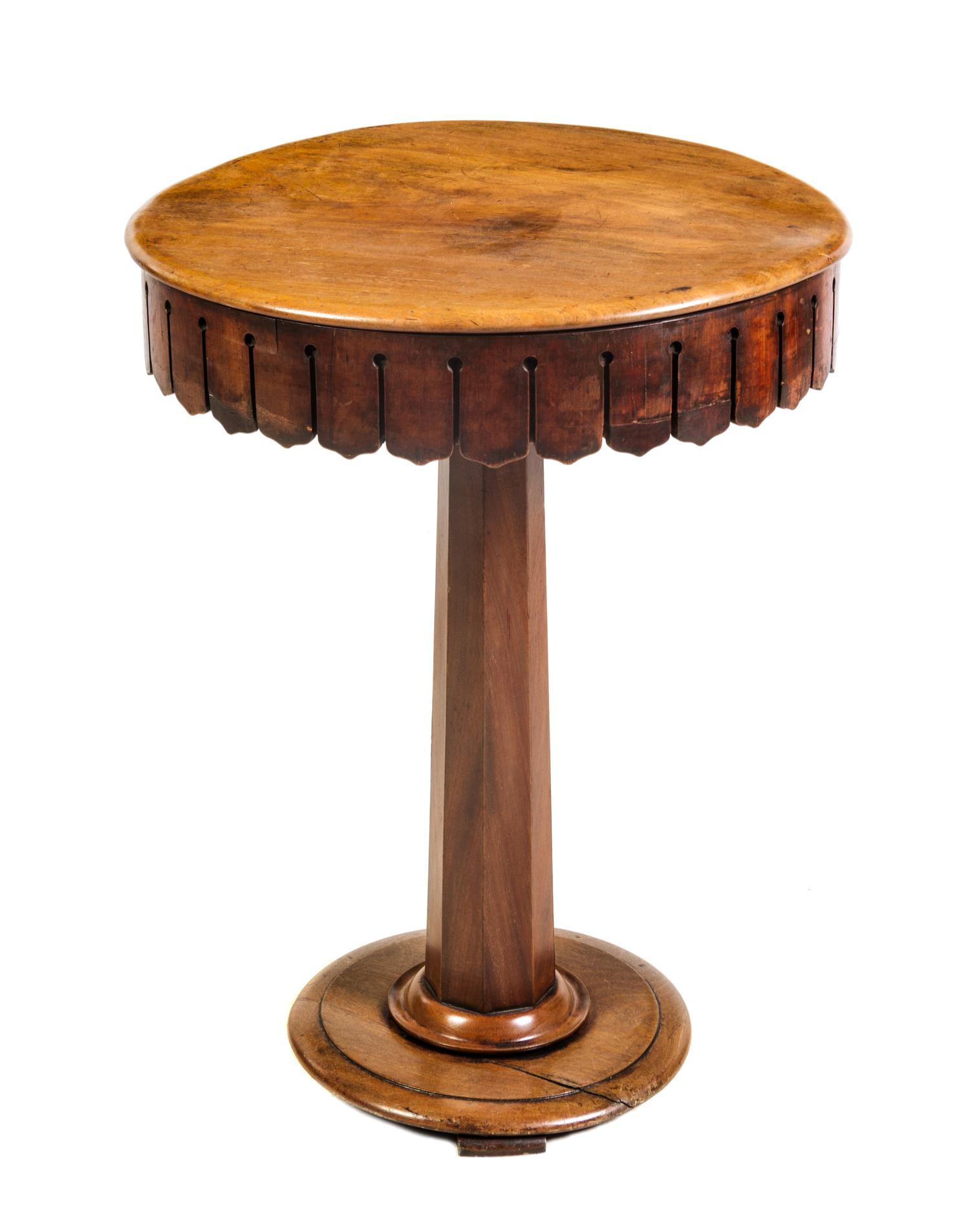 A Regency Mahogany Side Table Height 26 x diameter of top 20 inches. — 19TH CENTURY