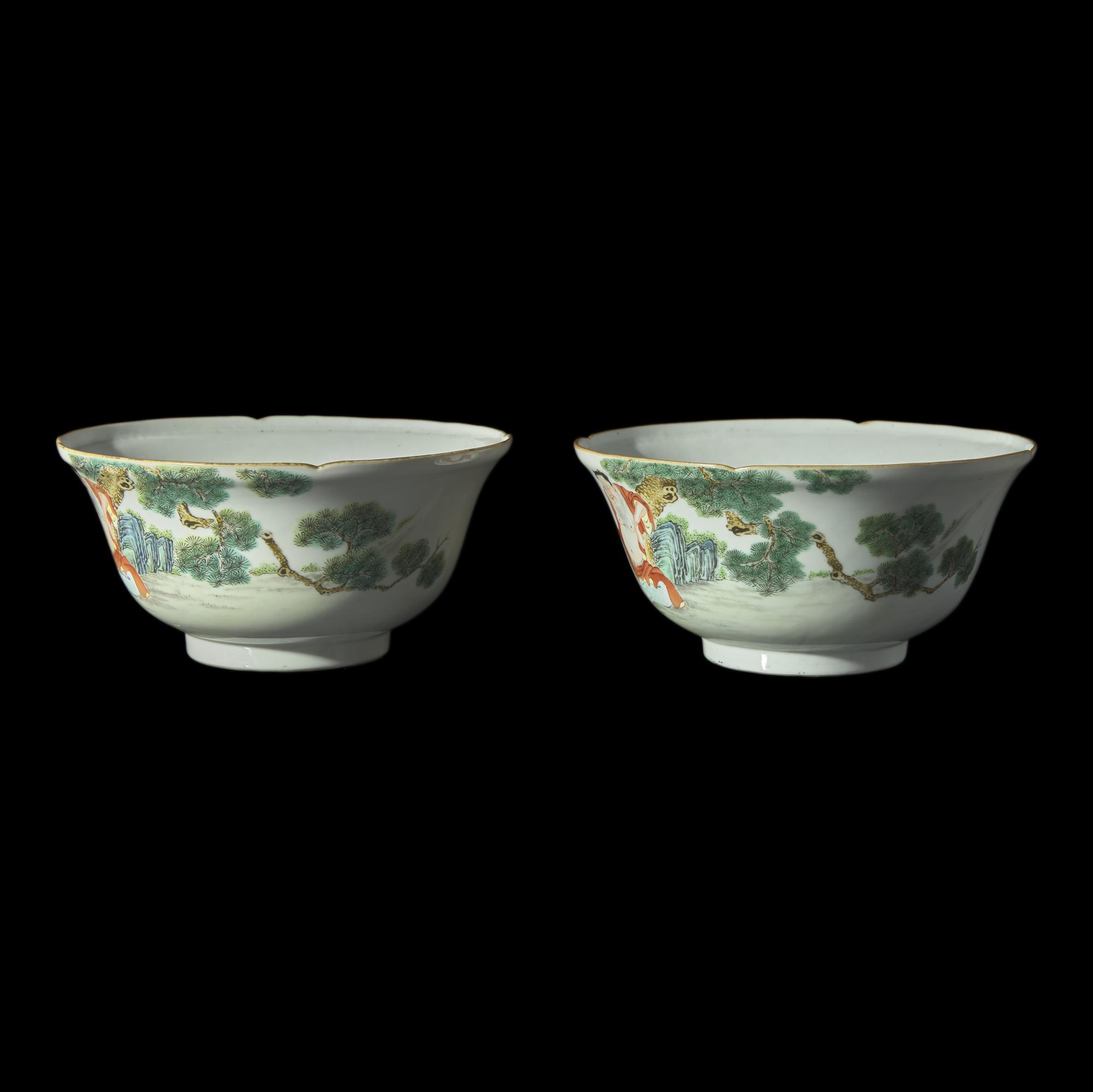 A Pair of Chinese Famille Rose 'Immortals' Bowls, Late Qing-Republic Period 晚清-民國 粉彩仙人圖花口碗一對