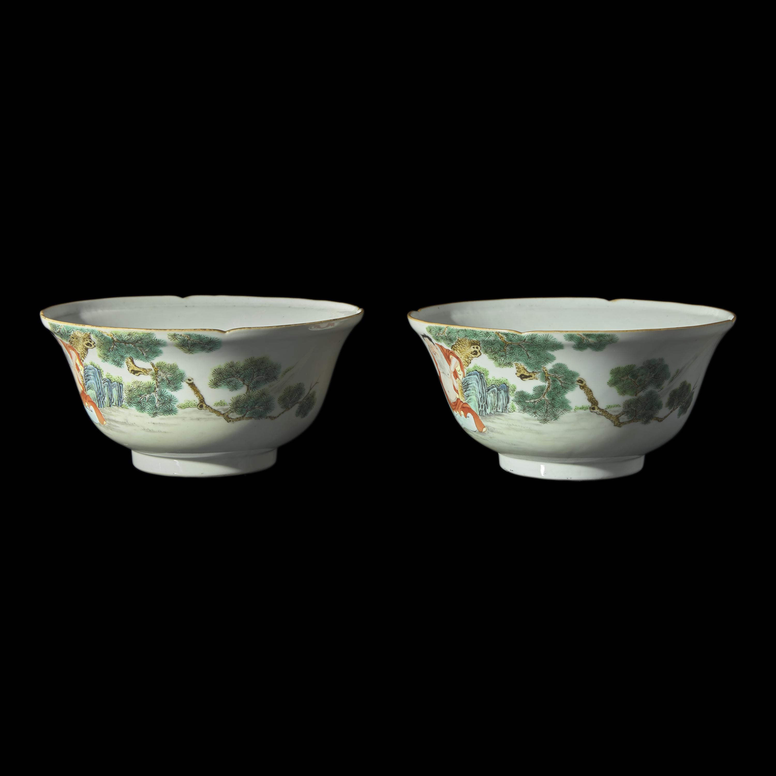 A Pair of Chinese Famille Rose 'Immortals' Bowls, Late Qing-Republic Period 晚清-民國 粉彩仙人圖花口碗一對