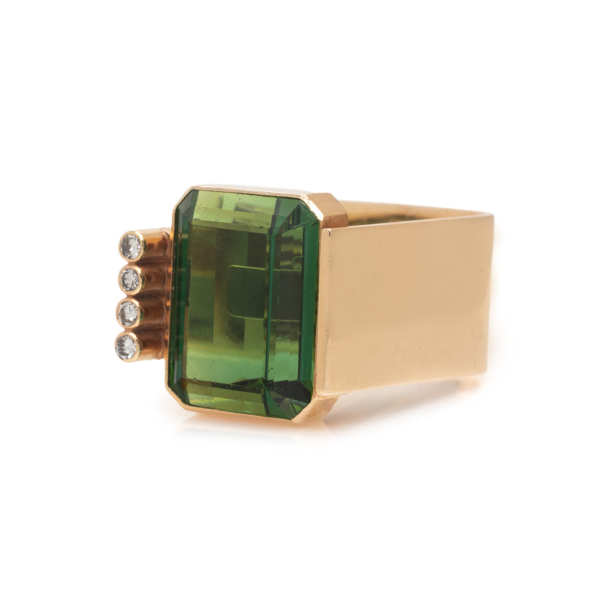 YELLOW GOLD, GREEN TOURMALINE AND DIAMOND RING