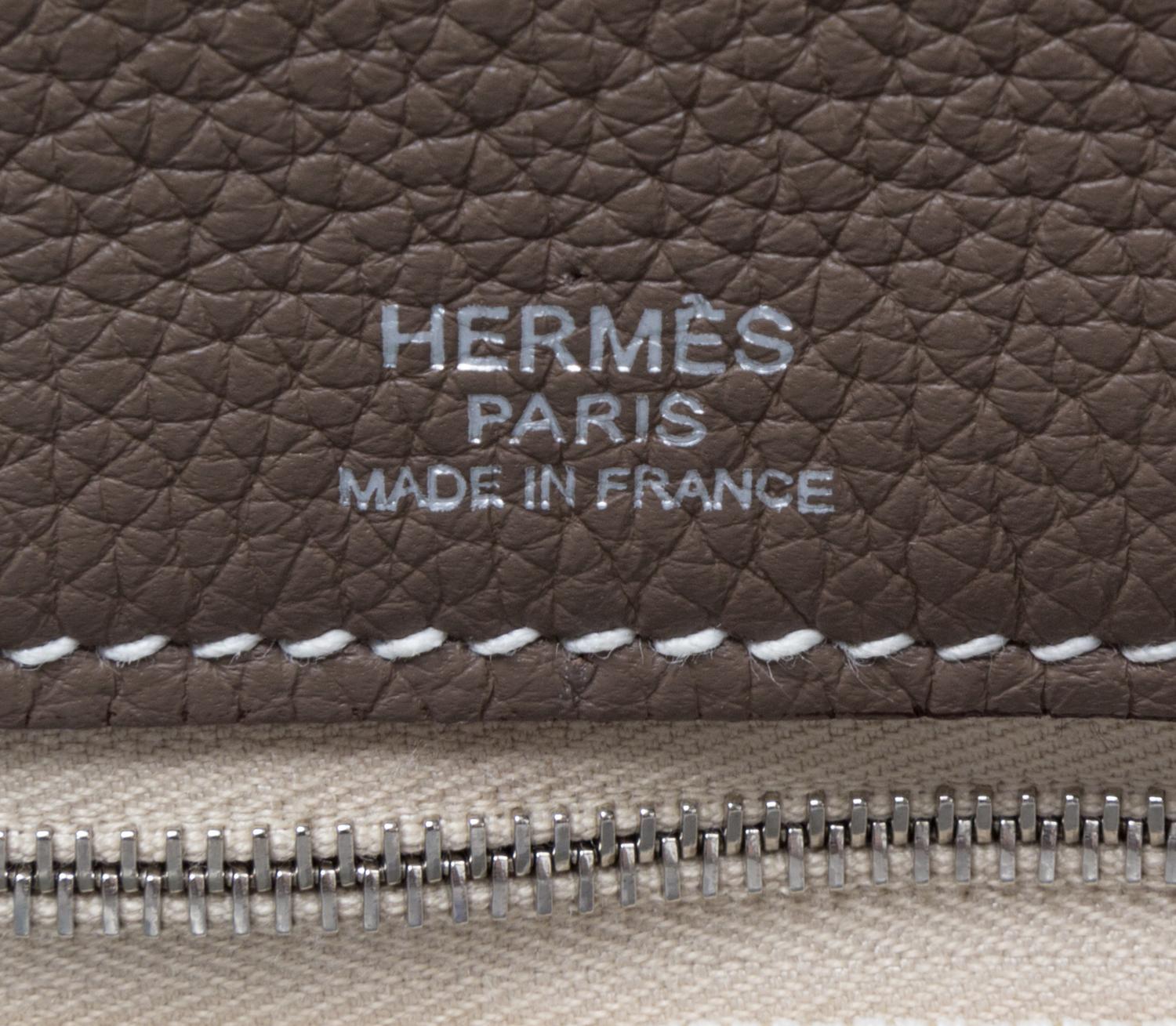 An Hermes Etoupe Leather Thar Travel Bag. 21.5" x 18" x 10".