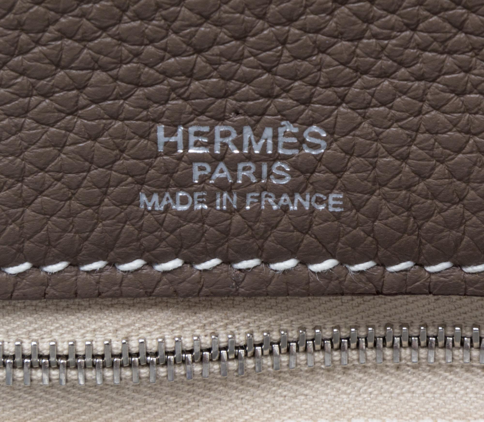 An Hermes Etoupe Leather Thar Travel Bag. 21.5" x 18" x 10".