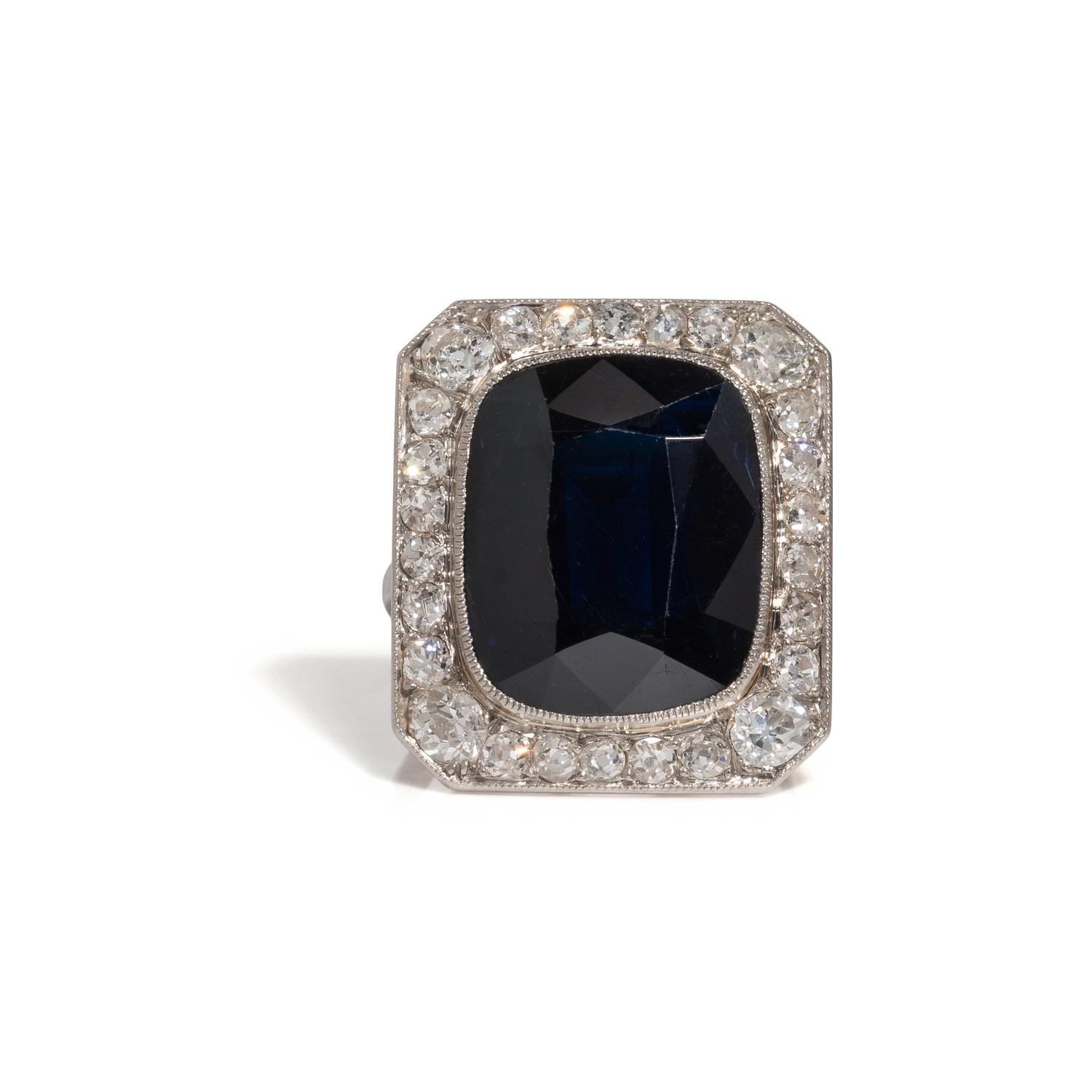 ART DECO, SAPPHIRE AND DIAMOND RING