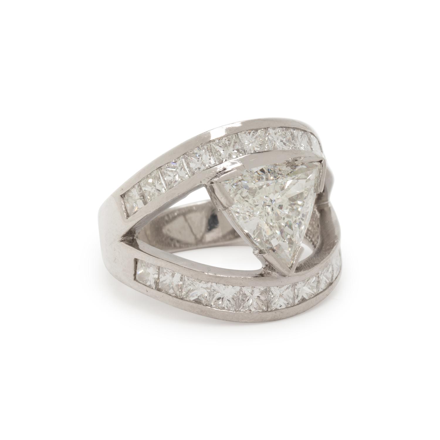 TRIANGULAR DIAMOND RING