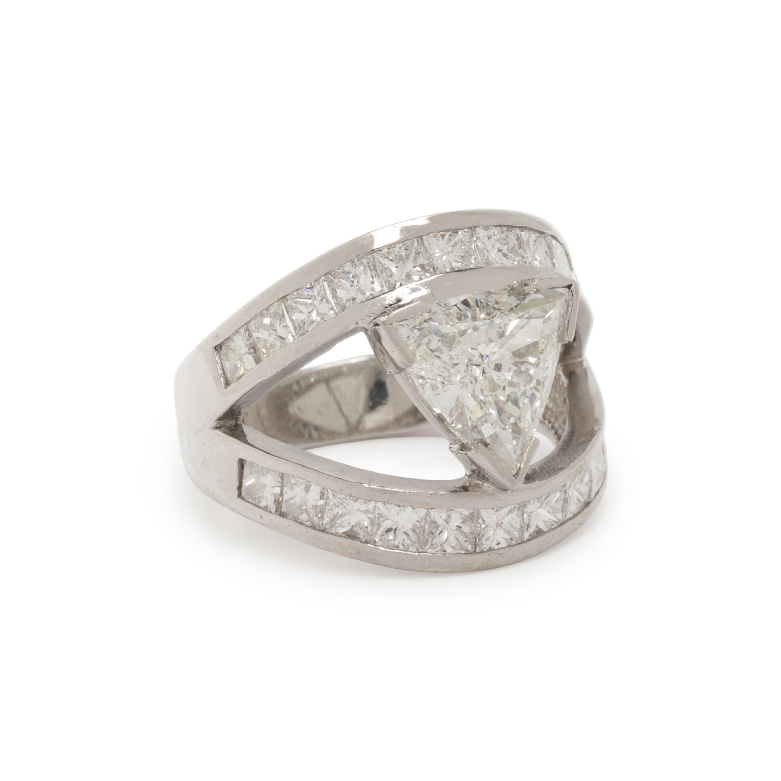 TRIANGULAR DIAMOND RING