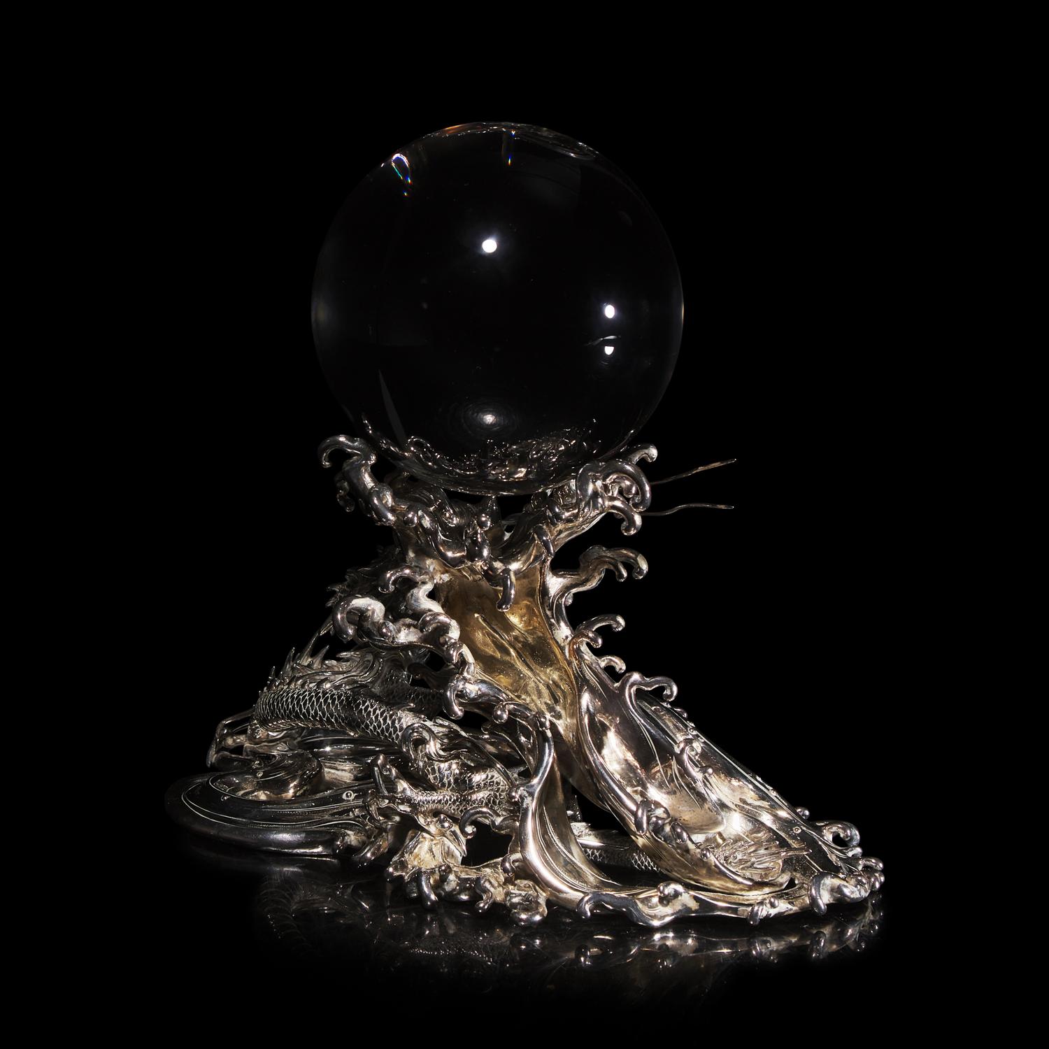 A Japanese Rock Crystal Sphere and Silver 'Dragon and Waves' Stand, Signed Yoshimasa Saku Meiji/Taisho Period 日本明治/大正時期 義正作潮を支配する珠と龍