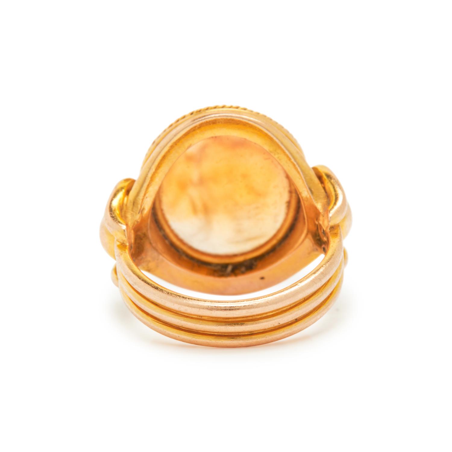 YELLOW GOLD AND CARNELIAN INTAGLIO RING