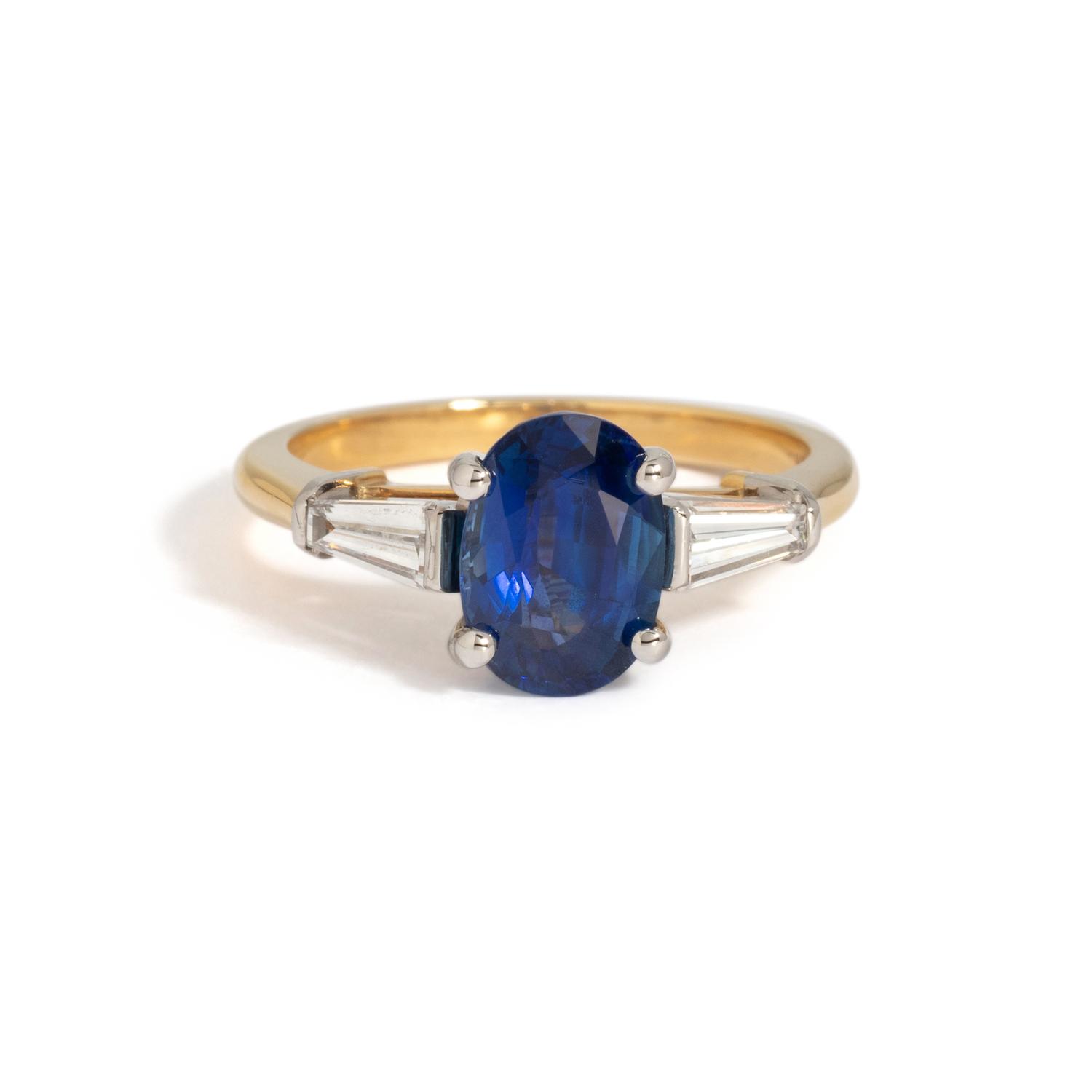 SAPPHIRE AND DIAMOND RING
