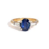 SAPPHIRE AND DIAMOND RING