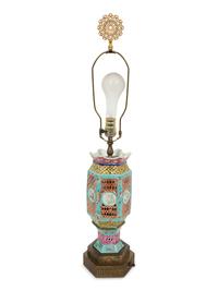 A Chinese Export Porcelain Table Lamp