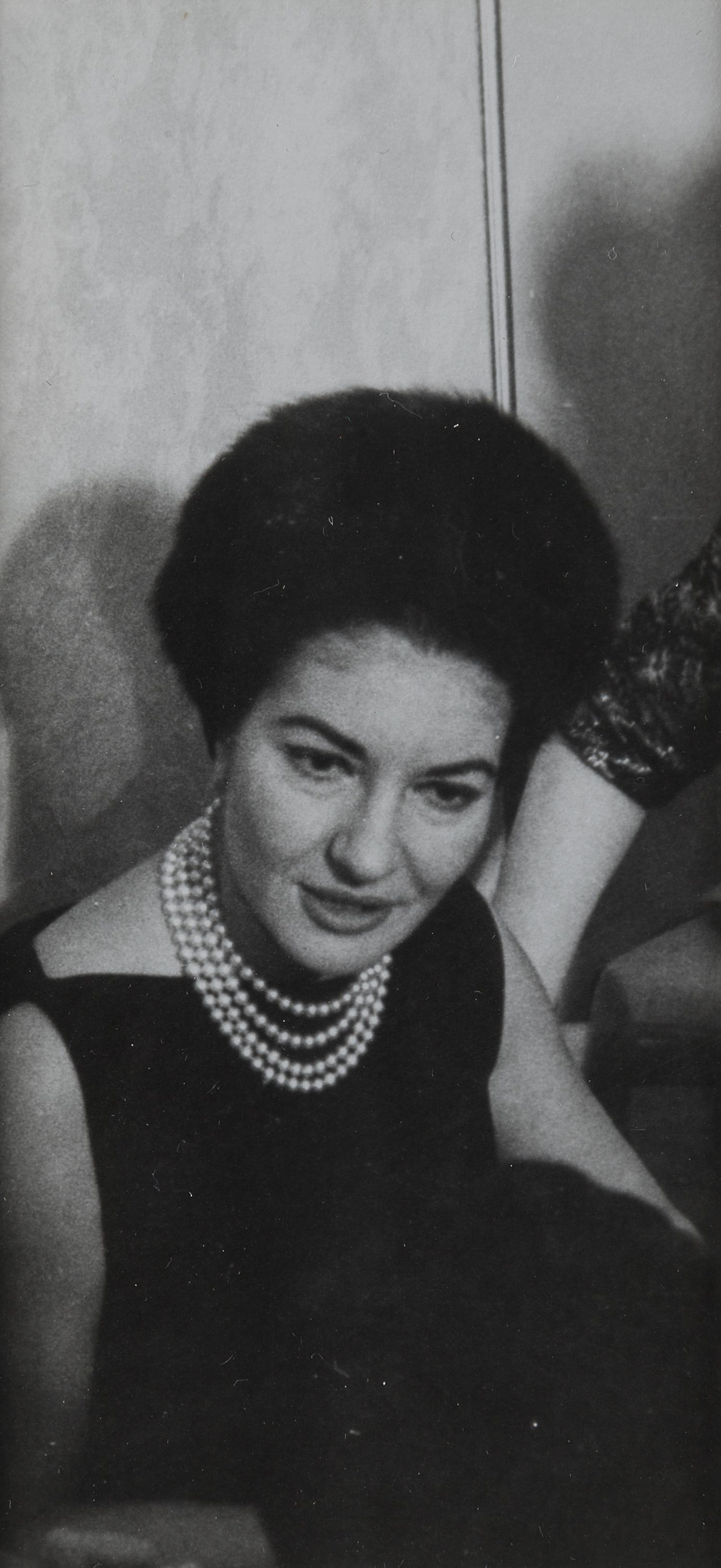CALLAS, Maria (1923-1977). Autograph note signed (“Maria Meneghini Callas”), to Alda Girouset. N.p., 1954. 1 page, oblong 8vo, 142 x 210 mm, on an autograph book sheet, matted and framed with 3 photographic portraits of Callas, including one after an image by Cecil Beaton.