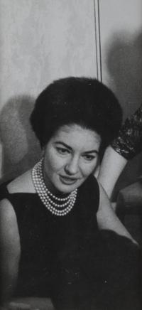CALLAS, Maria (1923-1977). Autograph note signed (“Maria Meneghini Callas”), to Alda Girouset. N.p., 1954. 1 page, oblong 8vo, 142 x 210 mm, on an autograph book sheet, matted and framed with 3 photographic portraits of Callas, including one after an image by Cecil Beaton.