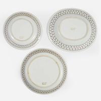 Three finely-decorated “Rockefeller” pattern Chinese export porcelain bowls and dishes 出口瓷一组三件 Circa ? 1805