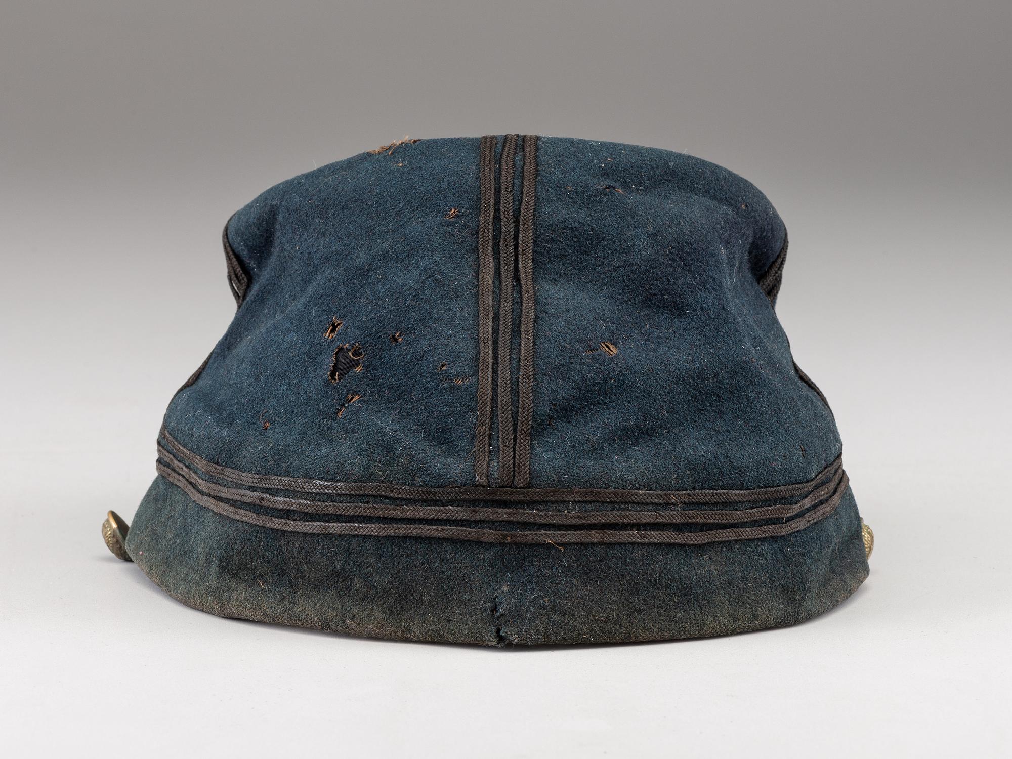 [CIVIL WAR]. Chasseur-style cap with 3rd regiment number and insignia and officer's sash.
