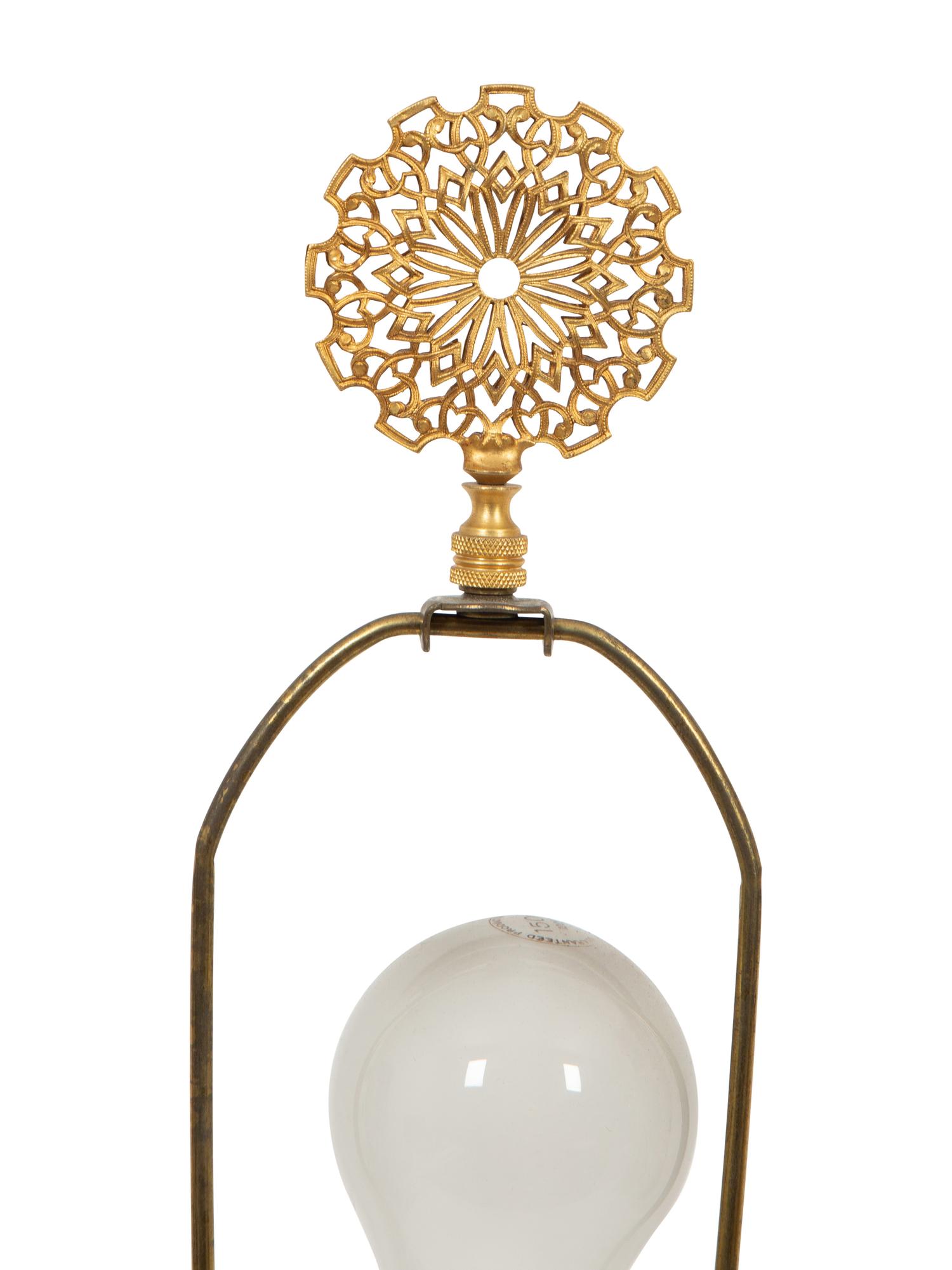 A Chinese Export Porcelain Table Lamp