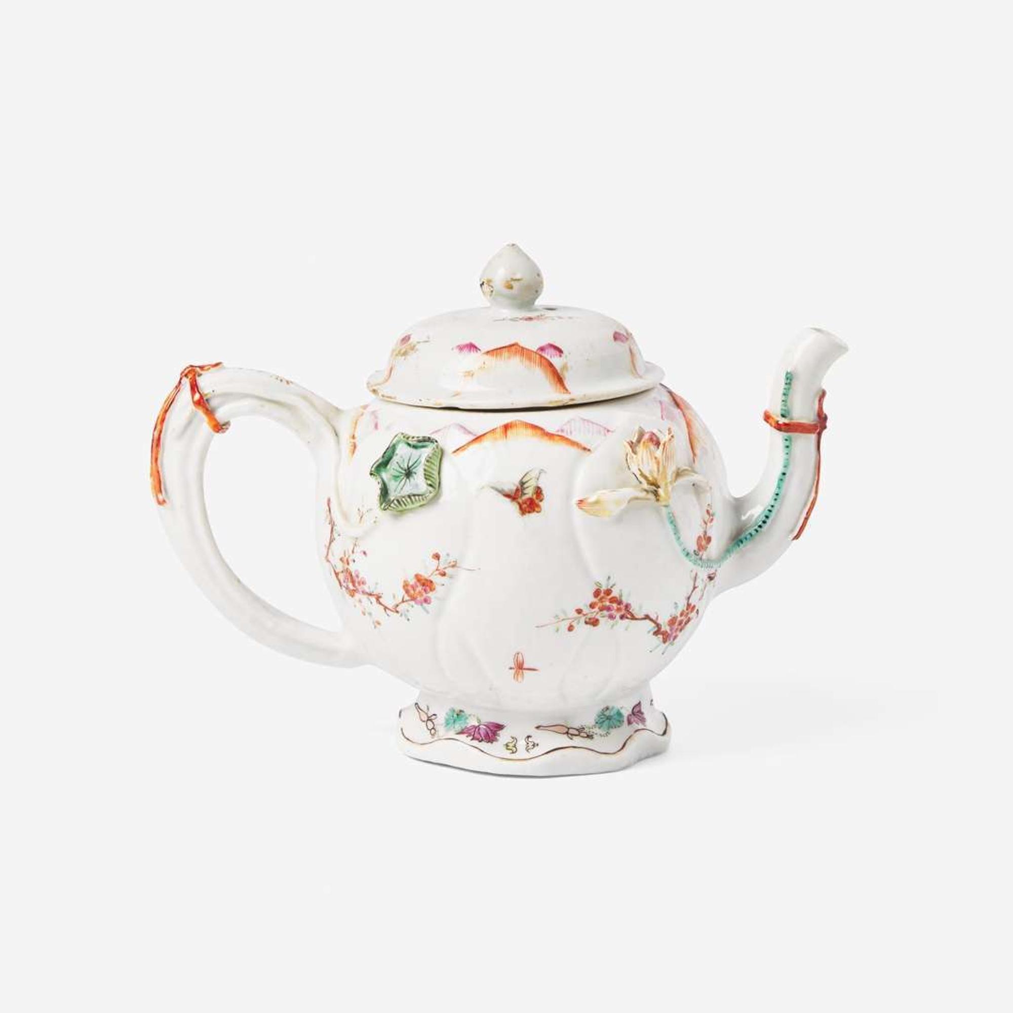 An unusual Chinese export porcelain famille rose-decorated "Lotus" teapot 粉彩茶壺 18th century ????