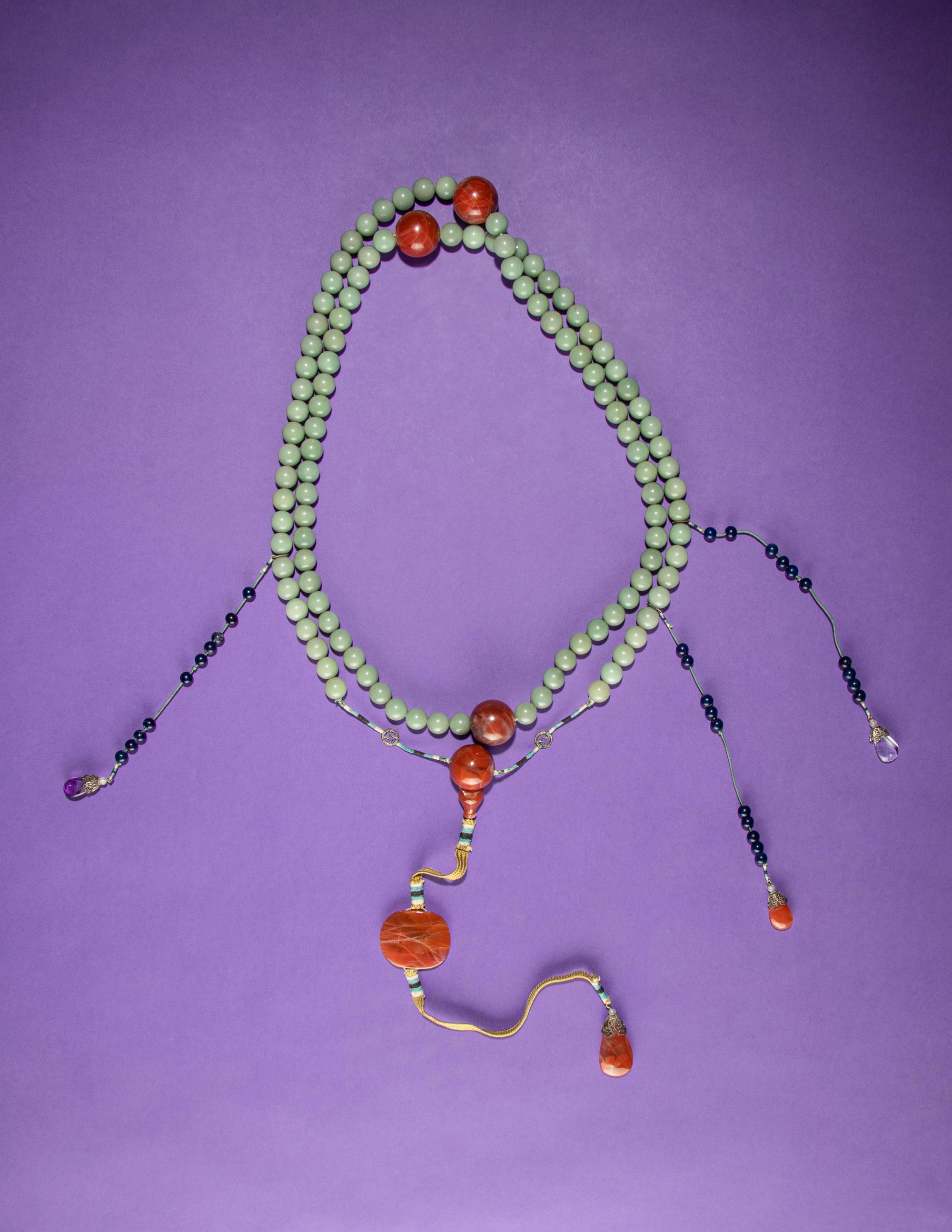 A Celadon Jade and Agate Court Necklace, Chaozhu