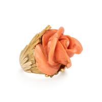 JEAN ÉTÉ, FRENCH, CARVED CORAL AND YELLOW GOLD RING