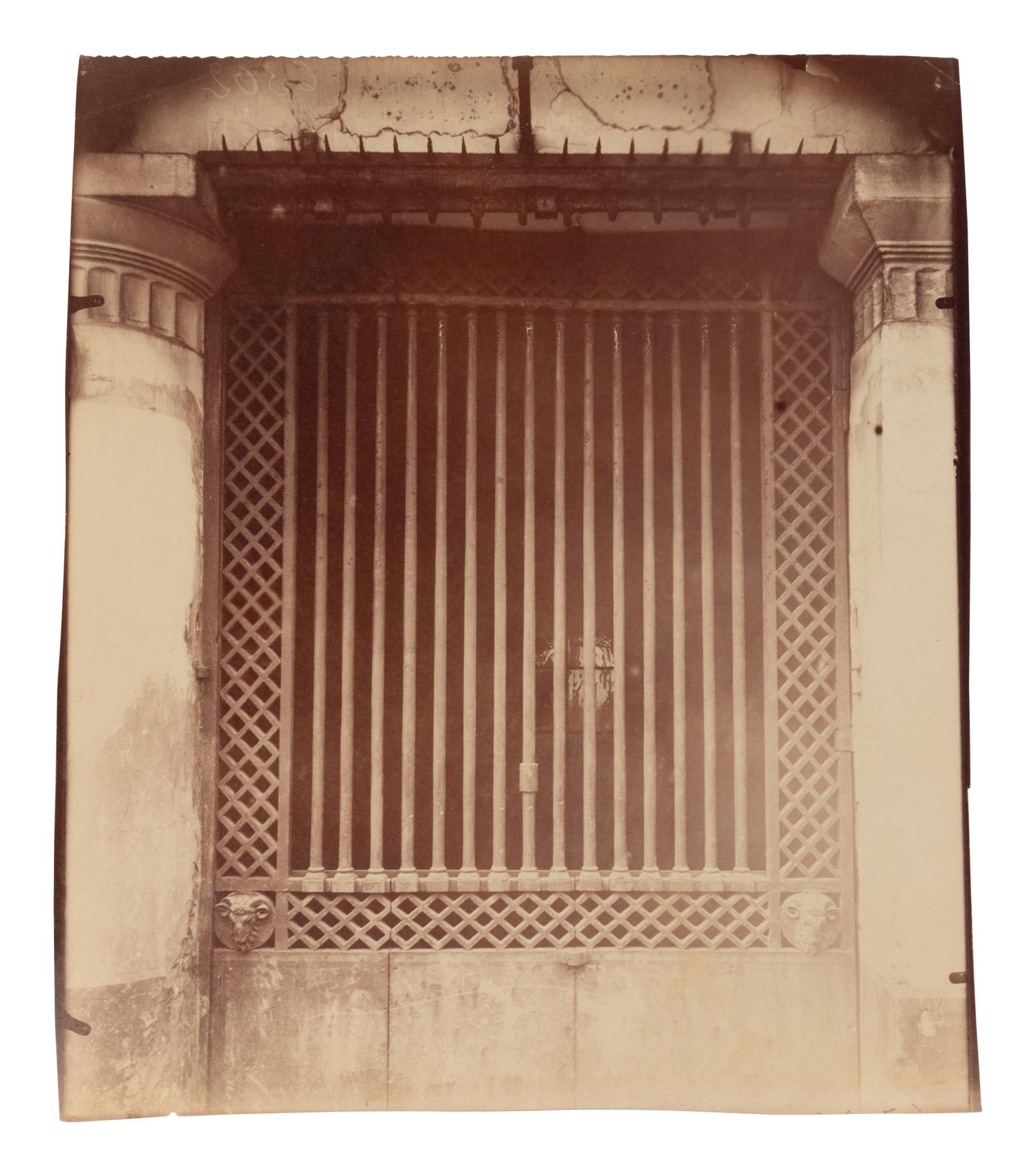 A group of three photographs ( Grille du Cabaret, 34 quai de l'Hôtel de Ville , 1900; Grille, rue de Turenne , 1922; Balcon, [15] rue du Petit Pont , 1913)