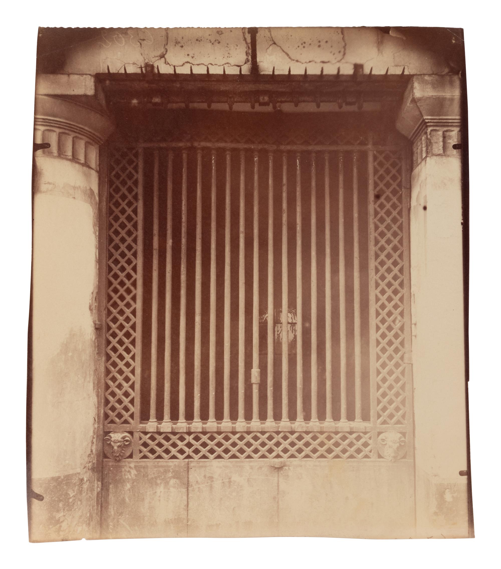 A group of three photographs ( Grille du Cabaret, 34 quai de l'Hôtel de Ville , 1900; Grille, rue de Turenne , 1922; Balcon, [15] rue du Petit Pont , 1913)