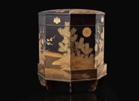 A finely-decorated Japanese lacquer shell game box and stand, Kaioke, Edo period, 18th/19th century 日本漆器盒子及架子 江戶 十八或十九世紀