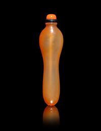 A Chinese Carnelian Agate Slender Gourd-Form Snuff Bottle