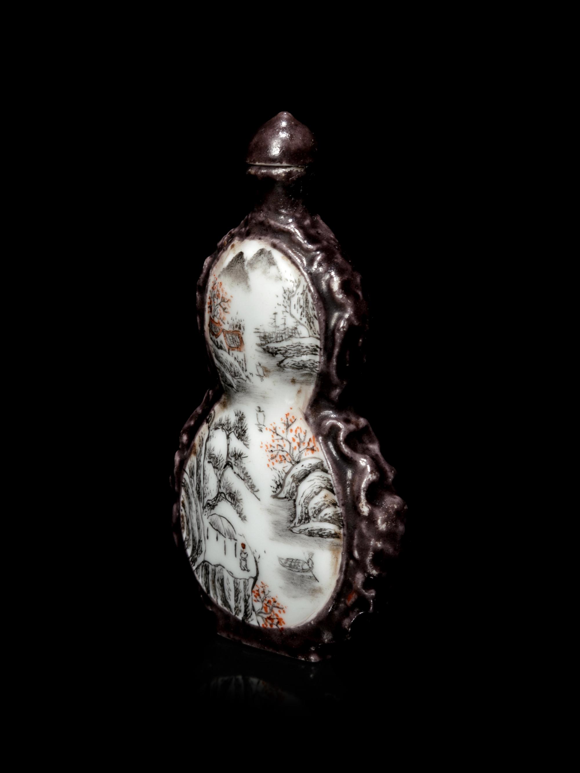 A Chinese Famille Rose Gourd-Form Snuff Bottle