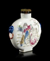A Chinese Famille Rose Porcelain Snuff Bottle