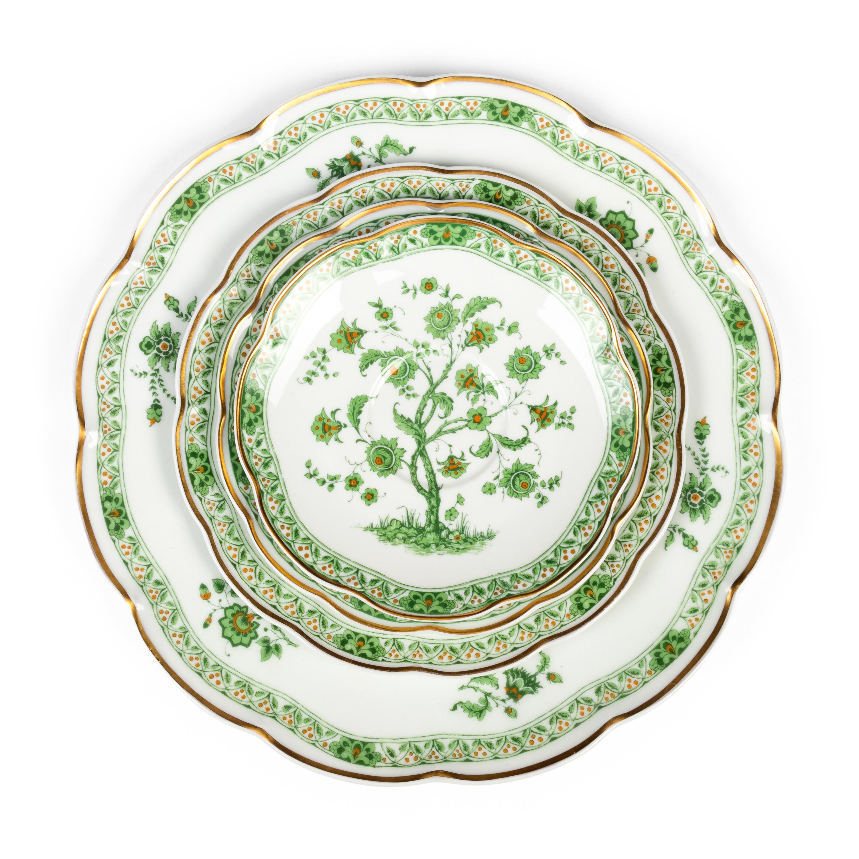 A Haviland Limoges Bonneval Porcelain Dinner Service