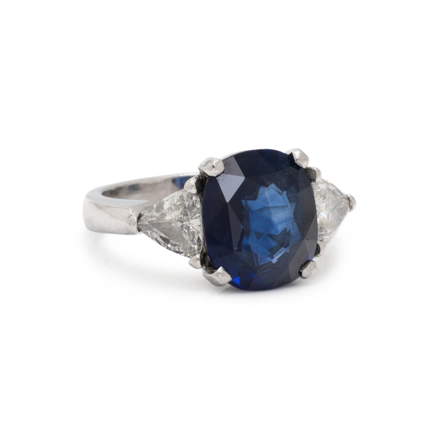 SAPPHIRE AND DIAMOND RING