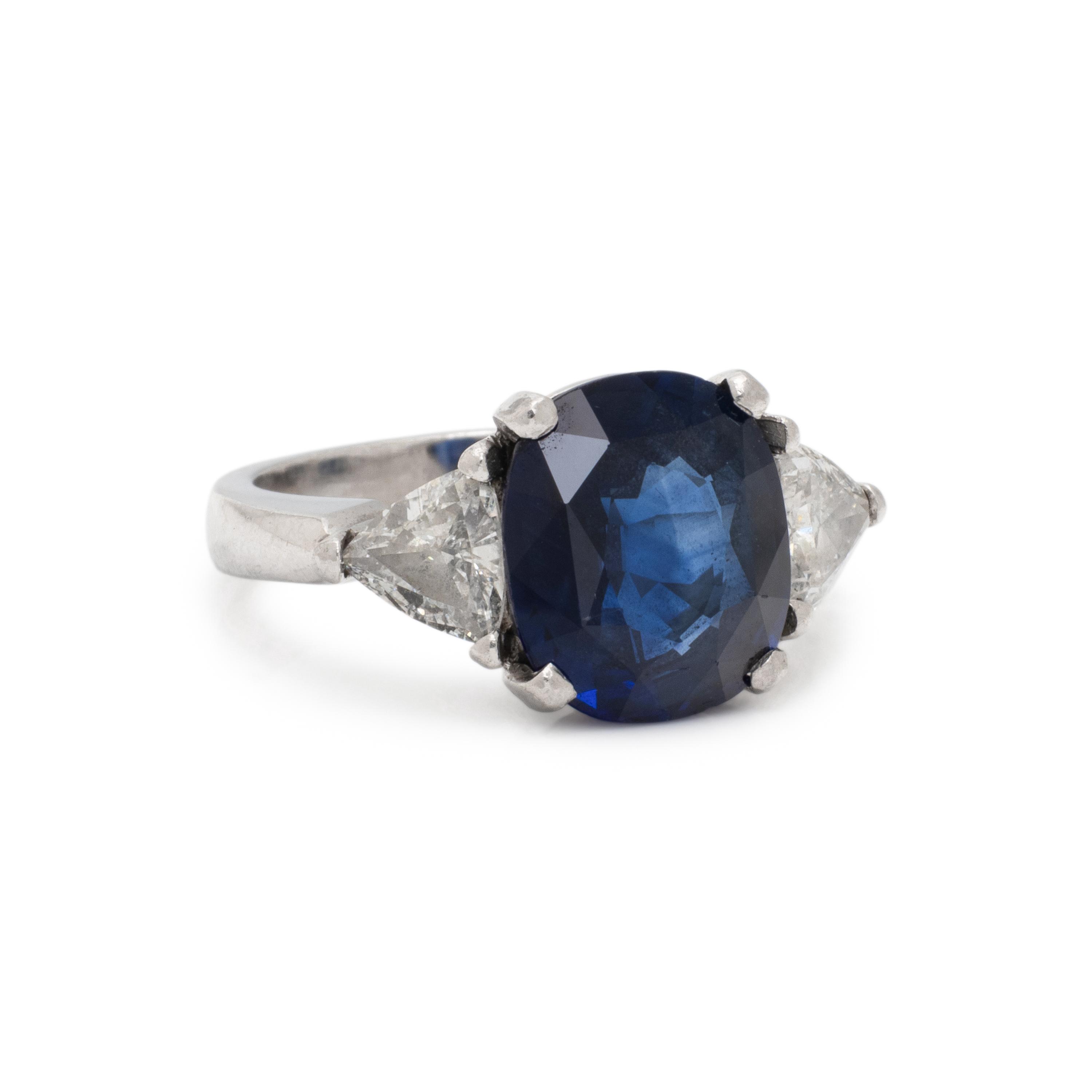 SAPPHIRE AND DIAMOND RING