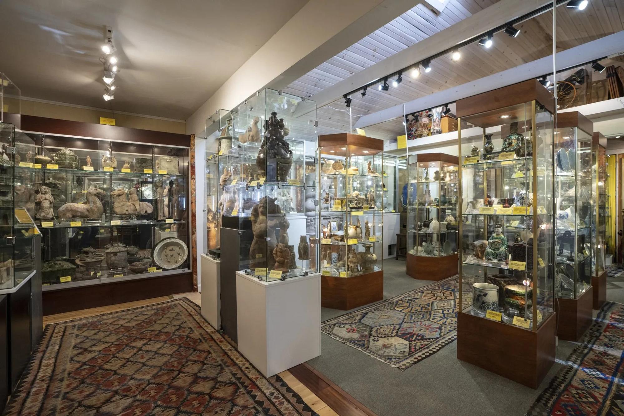 A Group of Chinese Sancai Glazed Earthenware Miniature Furniture , Ming Dynasty 明 三彩袖珍家具一組