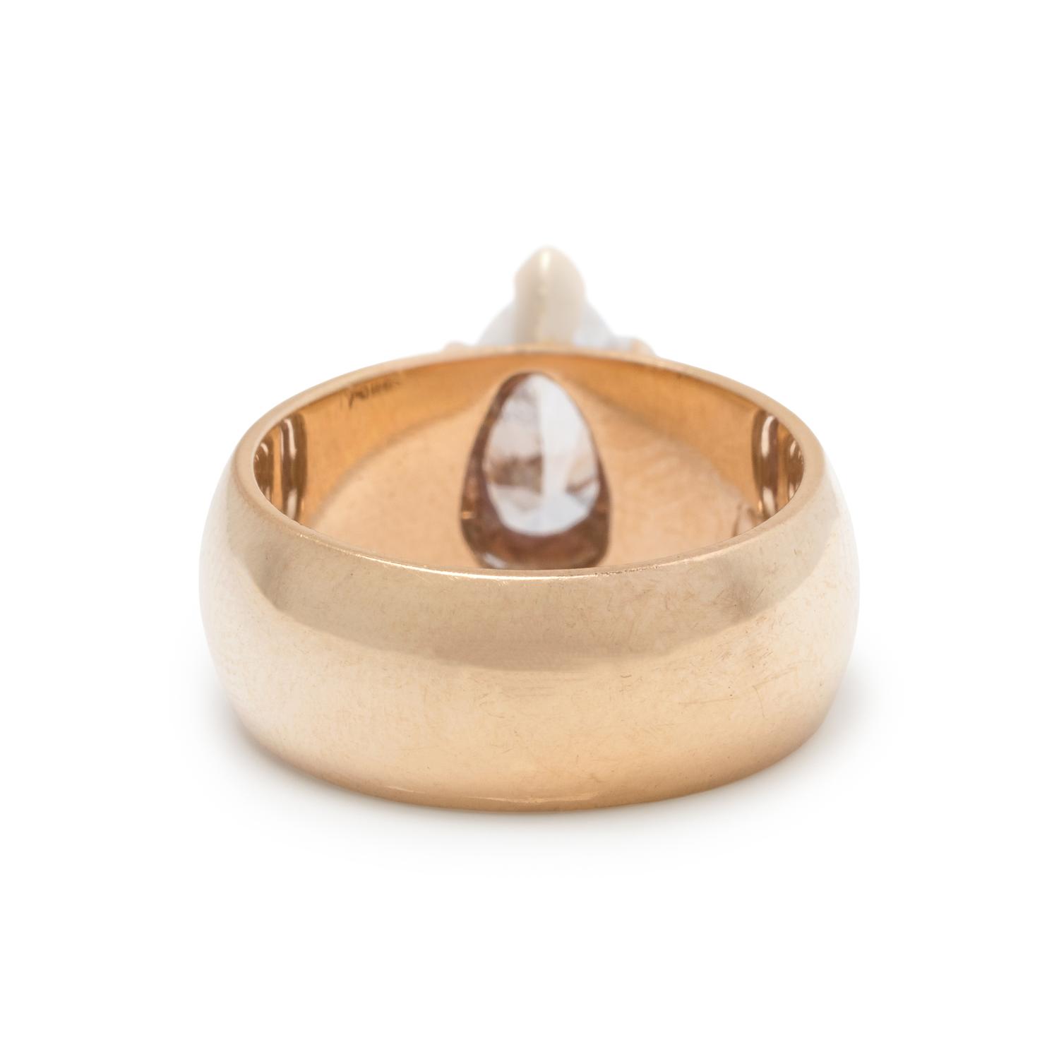 YELLOW GOLD AND DIAMOND RING