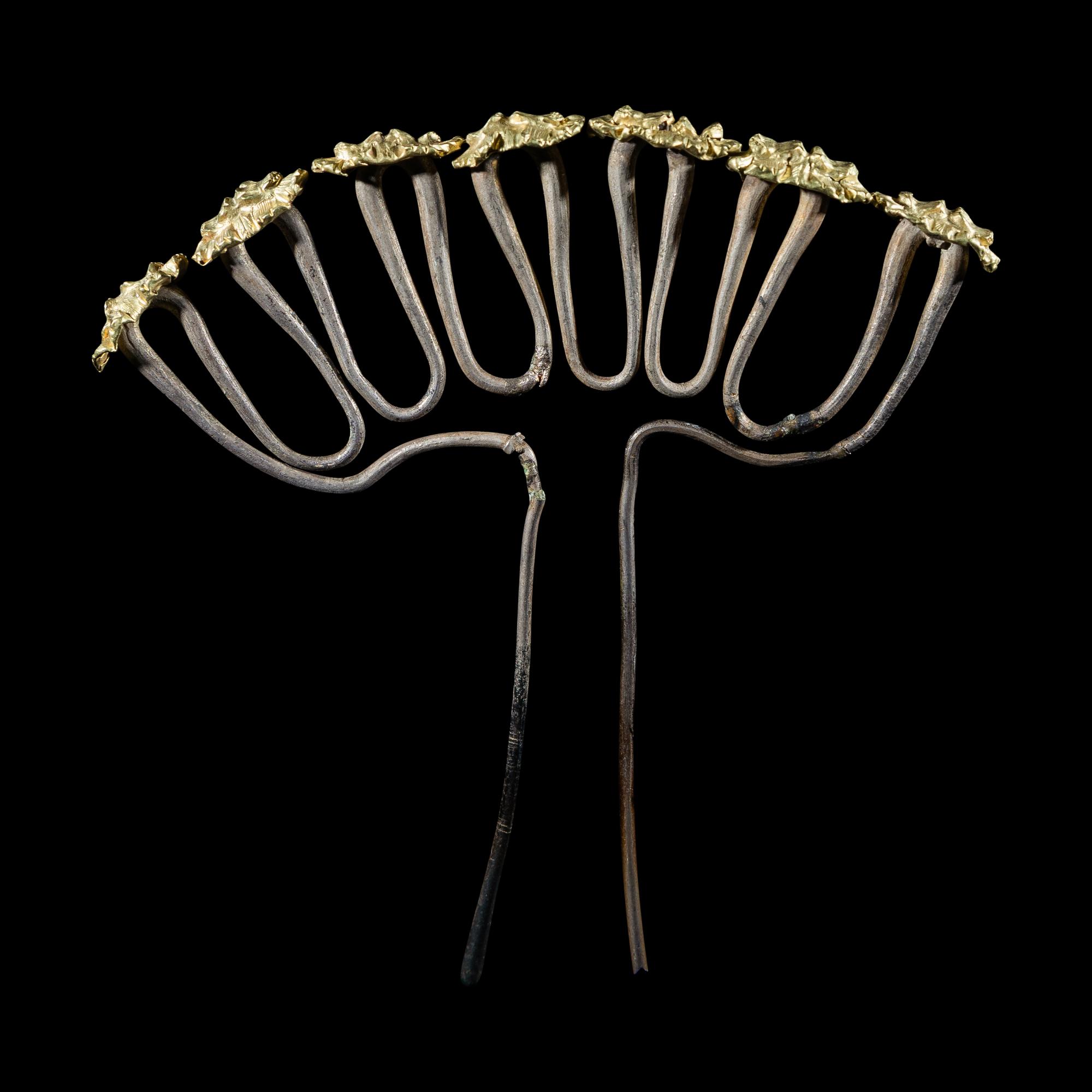 A Chinese Parcel Gilt Silver 'Peony' Hairpin, Chai, Song Dynasty 宋 金裹頭連七式花頭銀釵