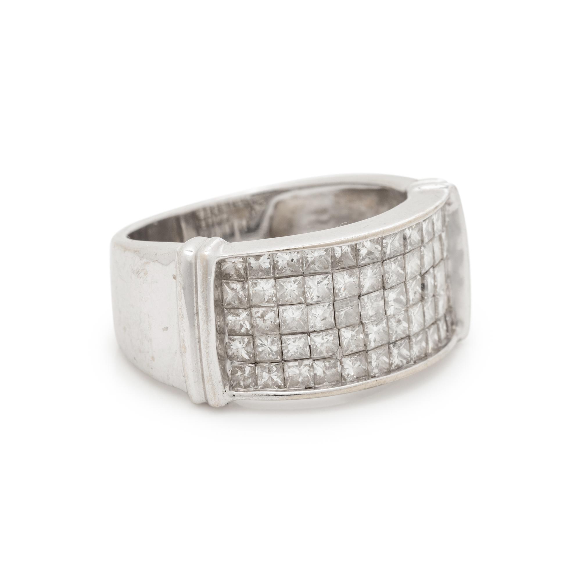 WHITE GOLD AND DIAMOND RING