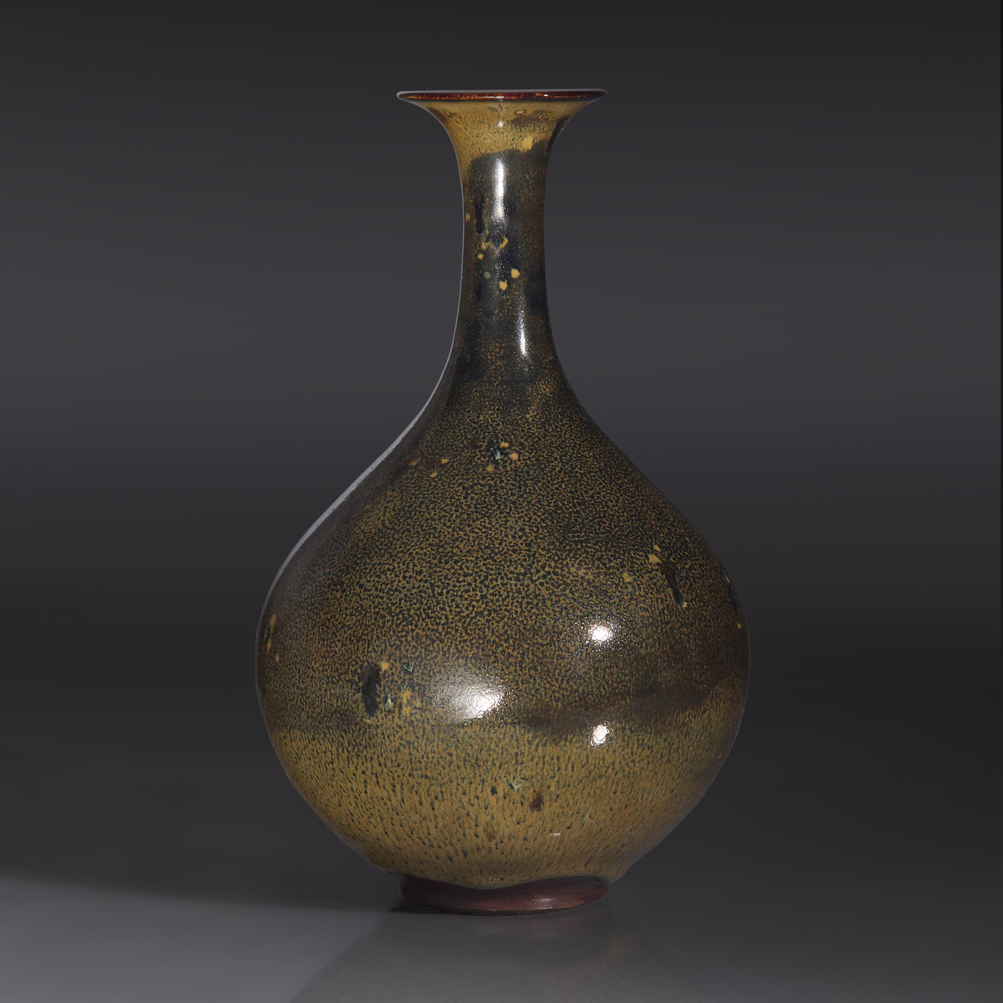 A Japanese 'Dragon' Vase, Makuzu Kozan, Meiji Period — 日本明治時期 宮川香山製龍紋賞瓶