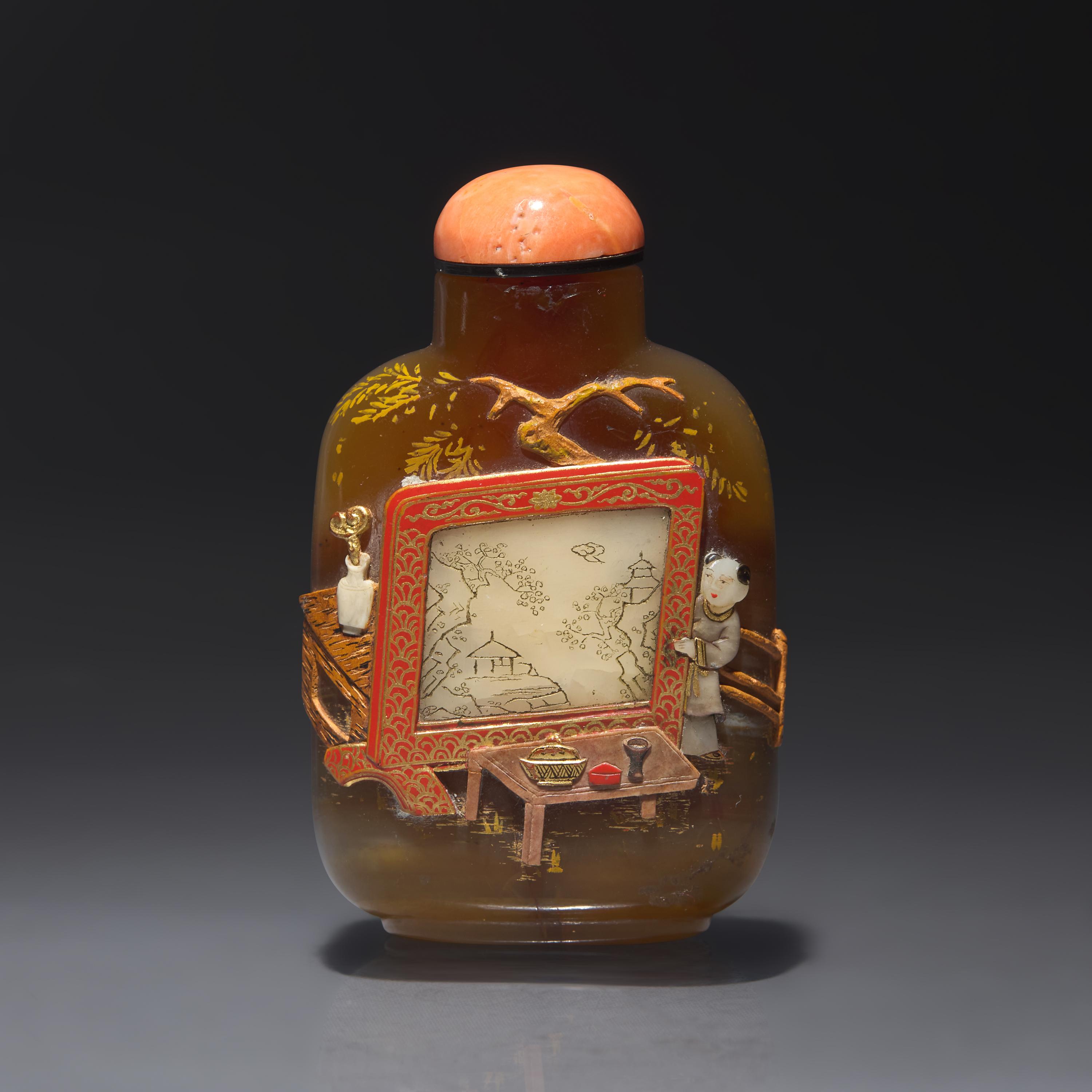 A Tsuda Family Embellished Chinese Agate Snuff Bottle