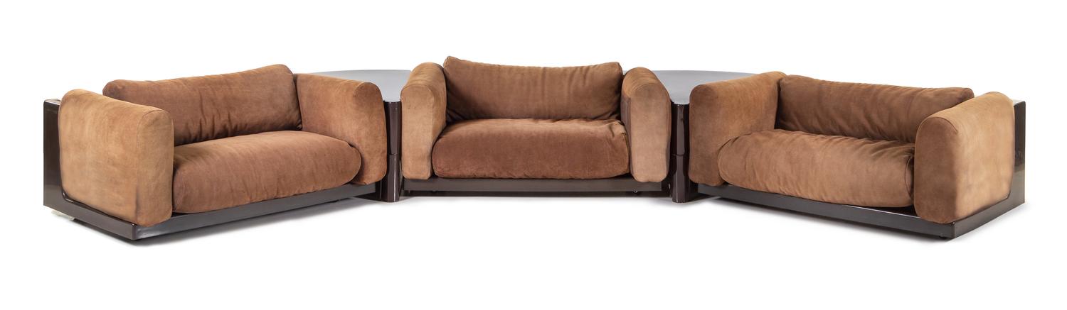 Gradual System Seating Group Comprising Three Lounge Chairs Two Expandable End Tables One Sofa Gavina, Italy