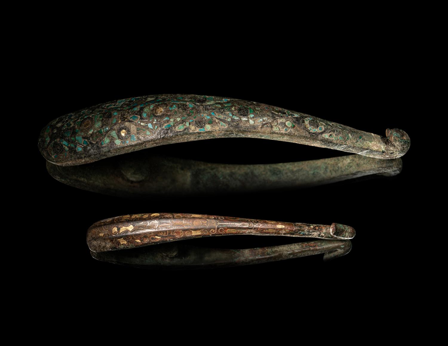 Two Inlaid Bronze Garment Hooks, Daigou