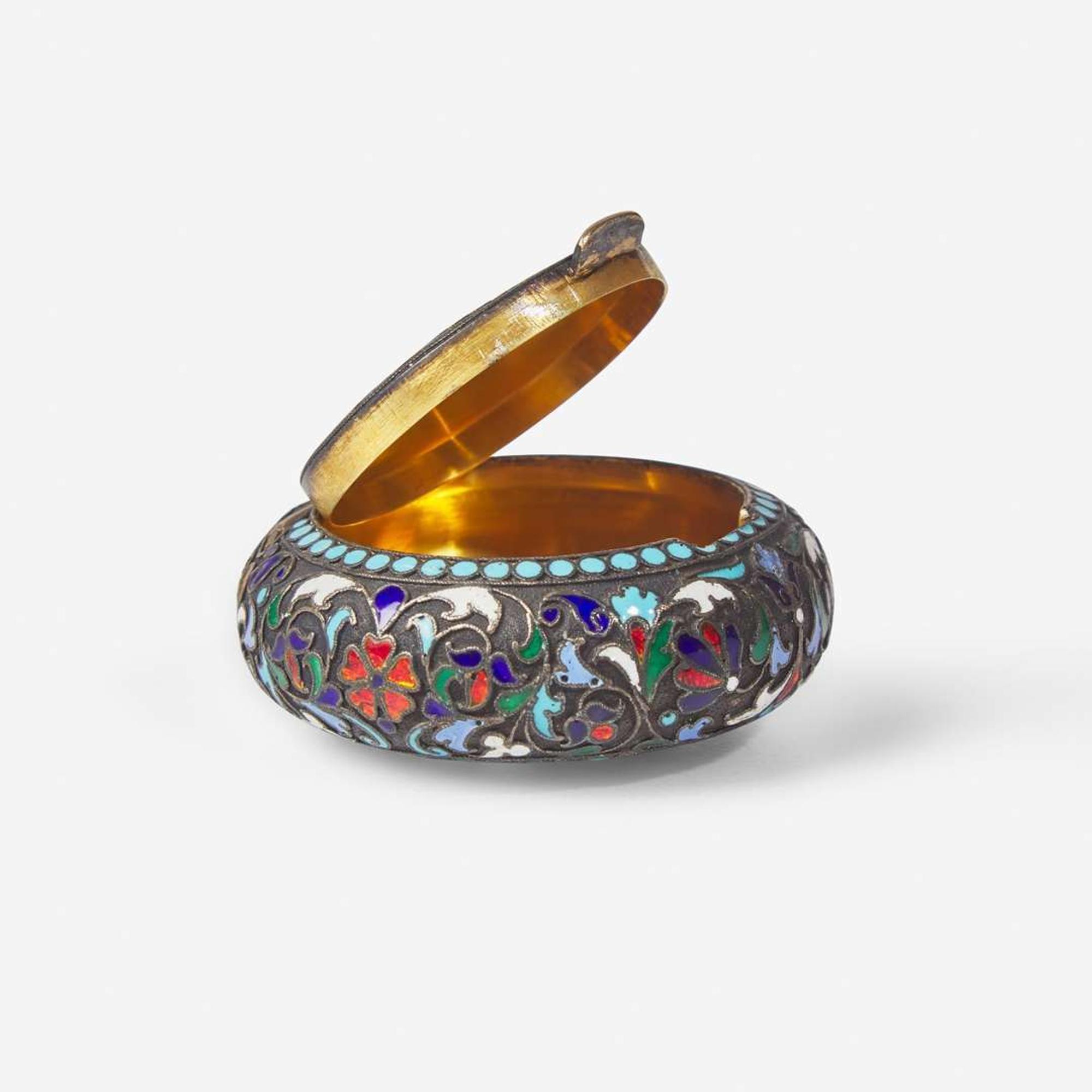 A Russian silver gilt and shaded enamel pill box Gustav Klingert, Ivan Sergeyevich Lebedkin, Assaymaster, Moscow, 1899-1908